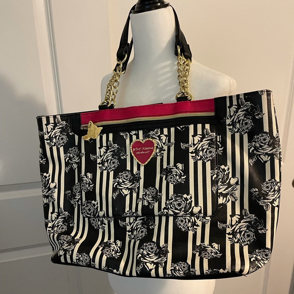 ✨SALE✨Betsey Johnson tote/purse